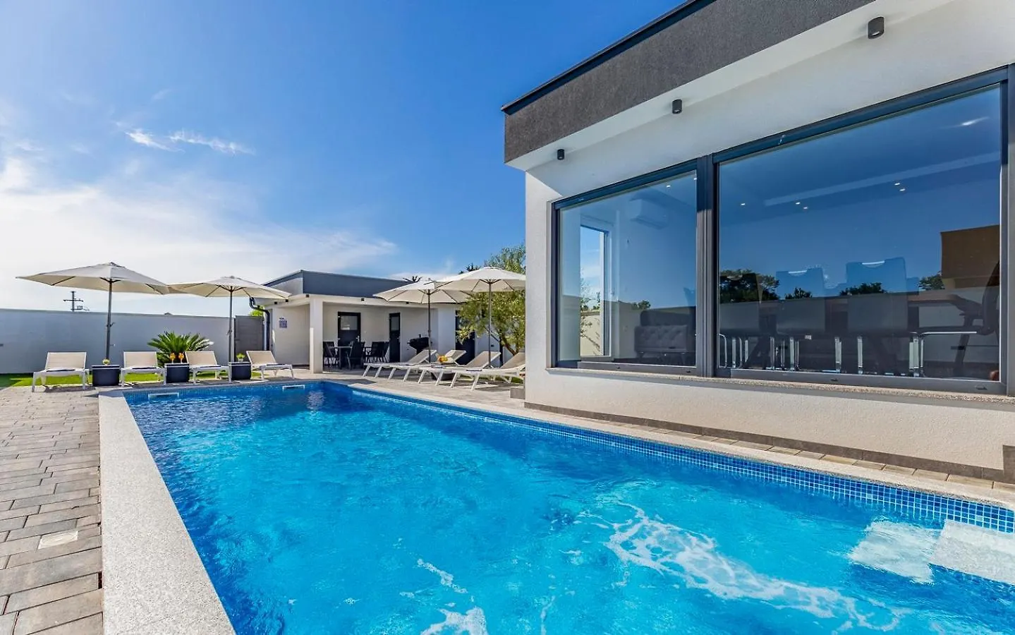 Istriensonne 0739/ New-Built Villa Lucy-2 -Pool With Hydromassage Medulin