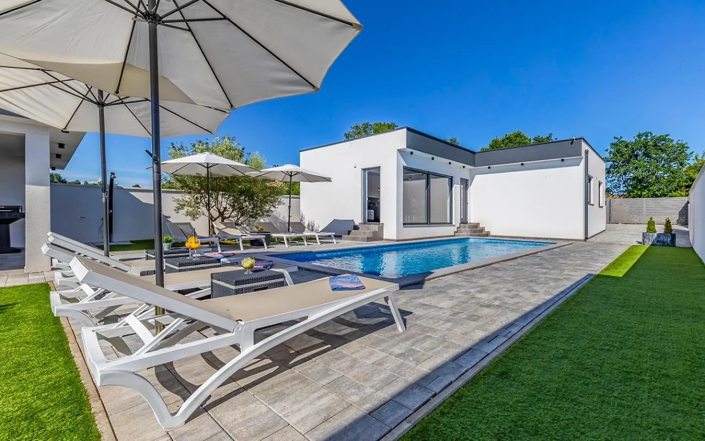 Istriensonne 0739/ New-Built Villa Lucy-2 -Pool With Hydromassage Medulin