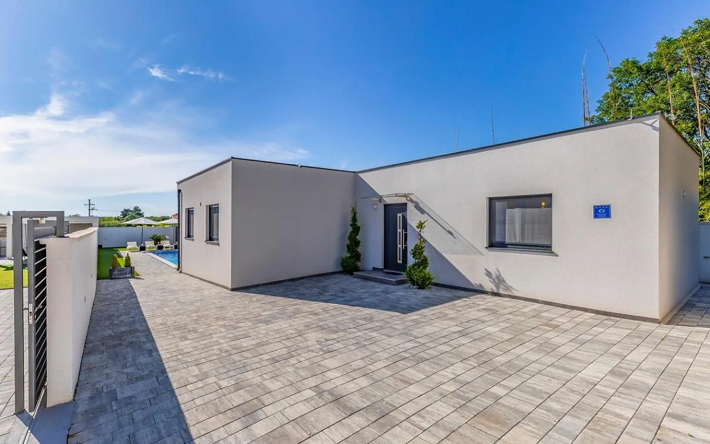 Istriensonne 0739/ New-Built Villa Lucy-2 -Pool With Hydromassage Medulin Croatia