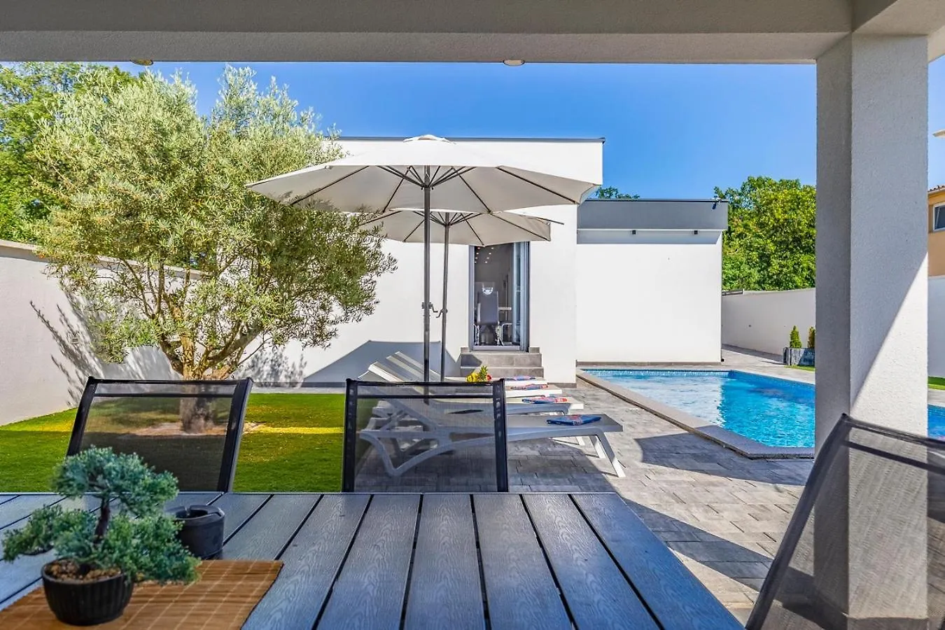 Istriensonne 0739/ New-Built Villa Lucy-2 -Pool With Hydromassage Medulin