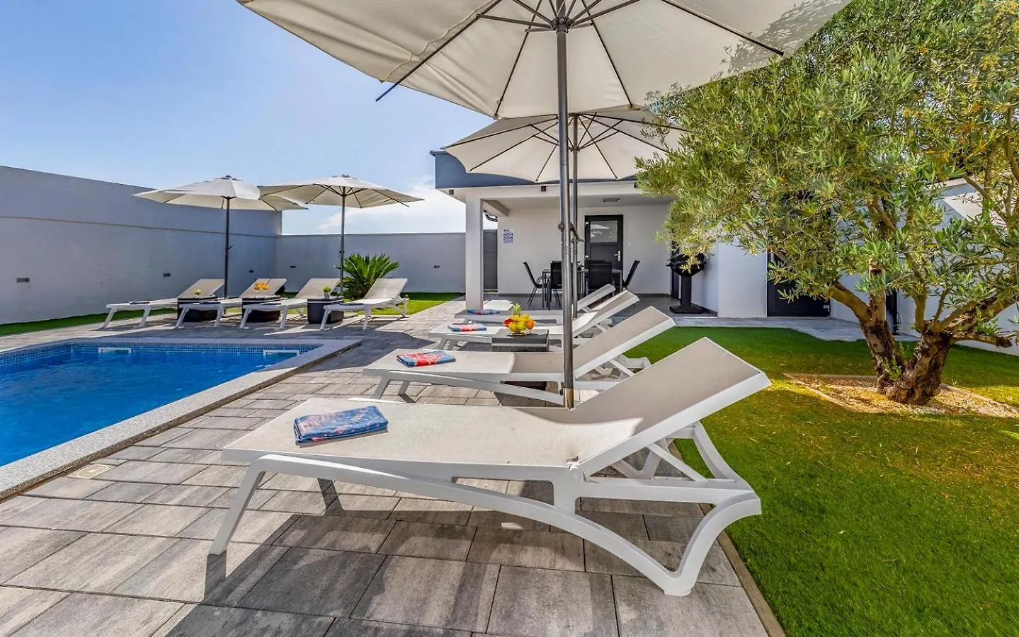 Istriensonne 0739/ New-Built Villa Lucy-2 -Pool With Hydromassage Medulin
