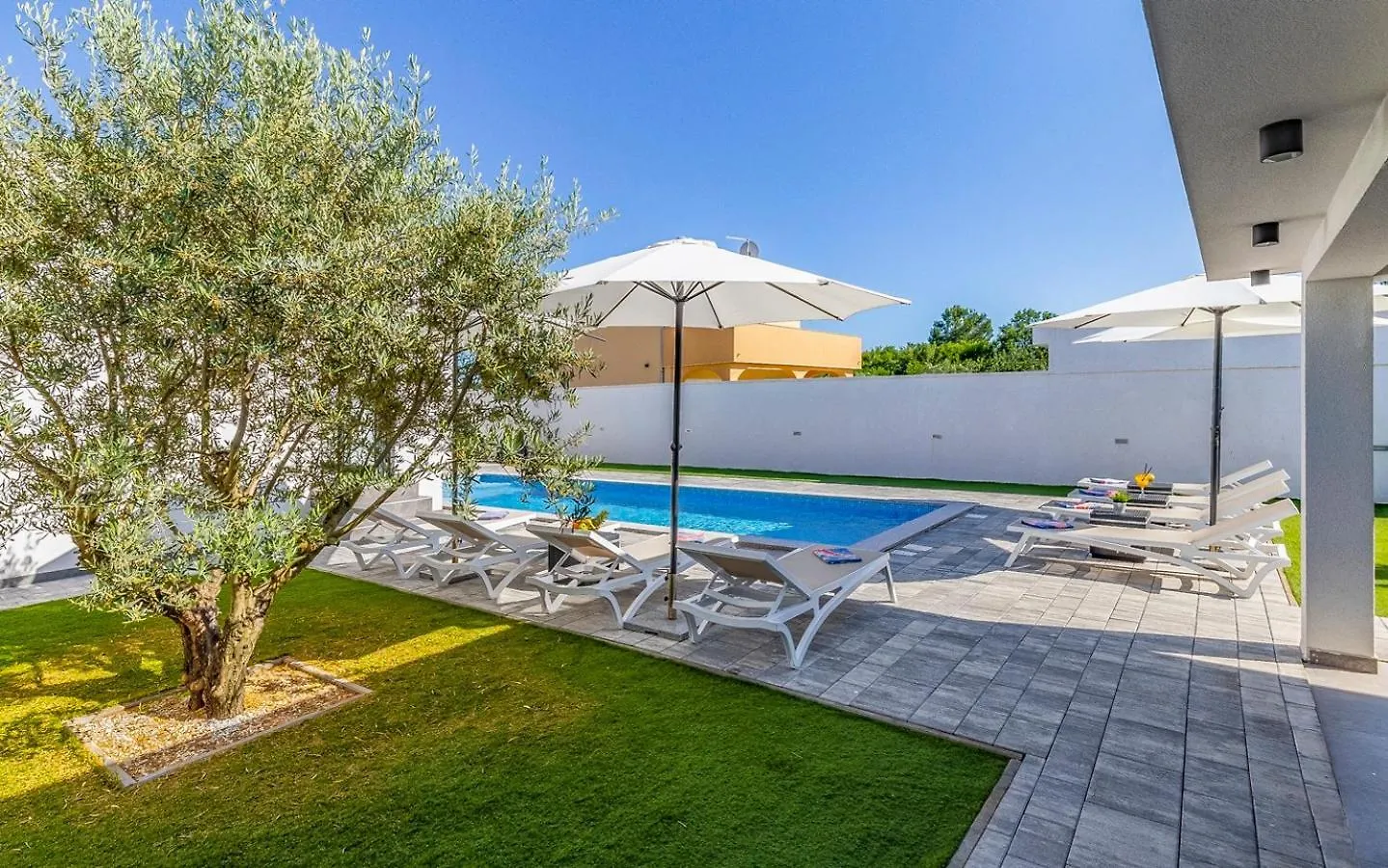 Istriensonne 0739/ New-Built Villa Lucy-2 -Pool With Hydromassage Medulin
